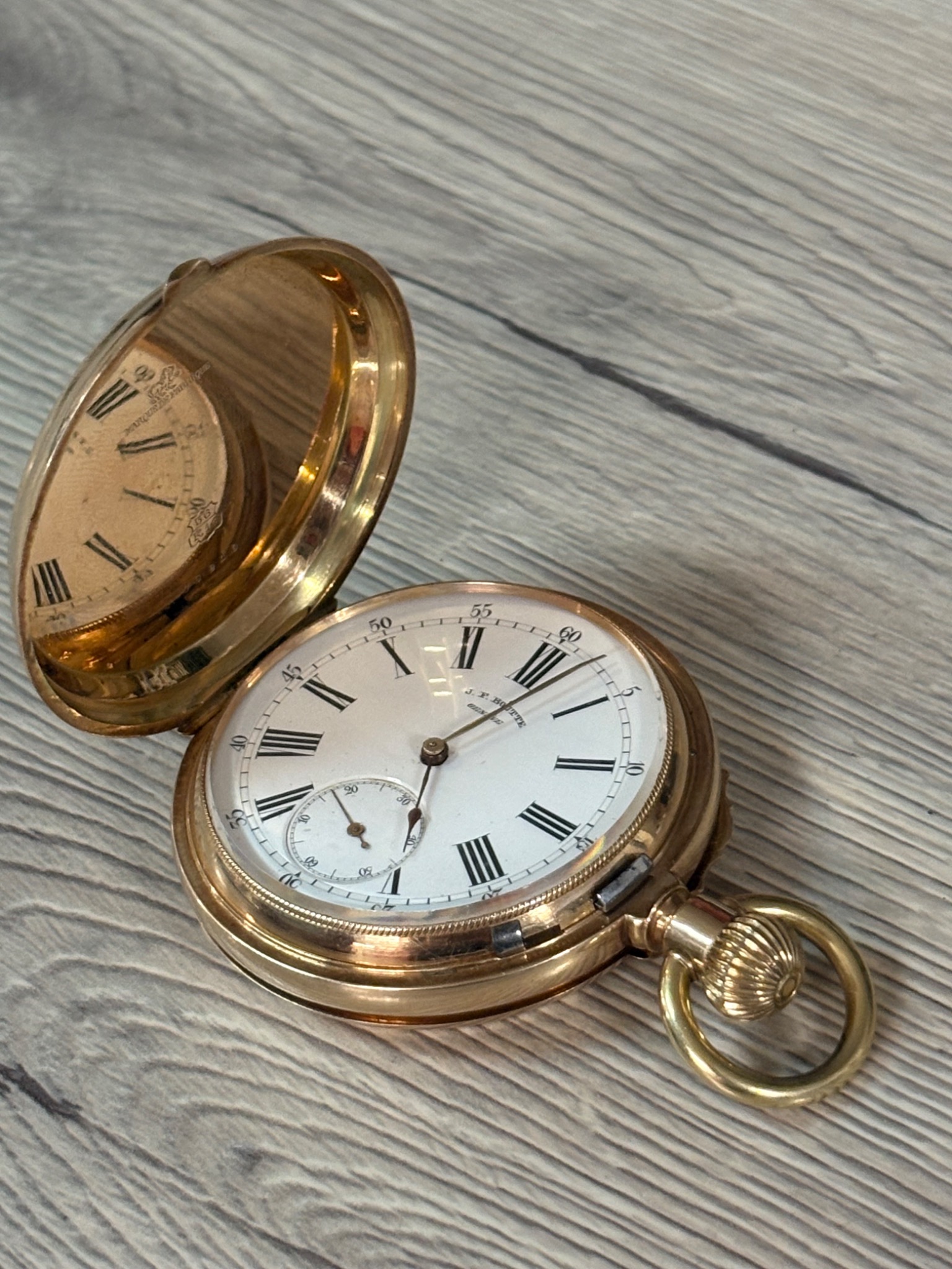 Savonnette en or SC GOLD, couvercle ouvert